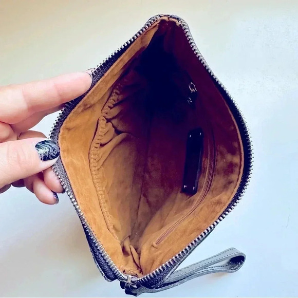 NWOT Patricia Nash Turquoise Tooled Leather Cassini Wristlet - Picture 8 of 8